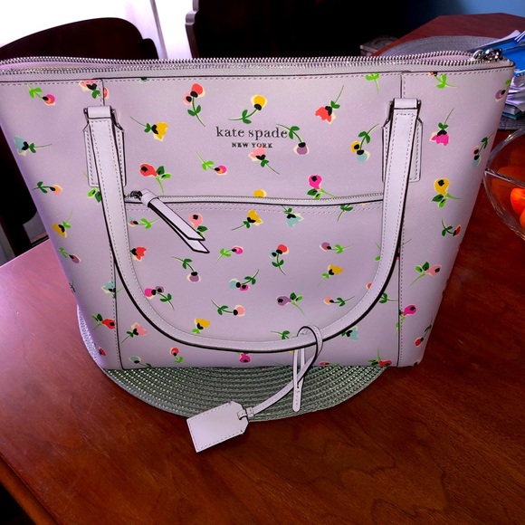 kate spade Handbags - BNWOT Authentic Kate Spade Tote